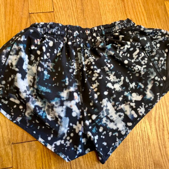 Lululemon Hotty Hot Shorts II 2.5 Pixel Haze Size 6 - Picture 6 of 10